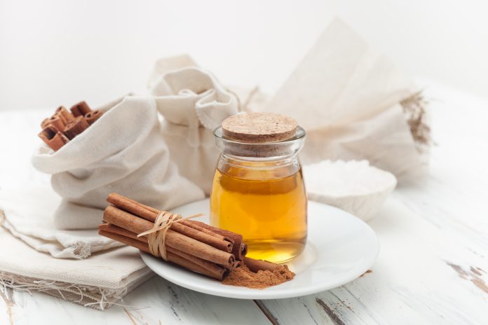 recipes for home-made cosmetics made from honey and cinnamon